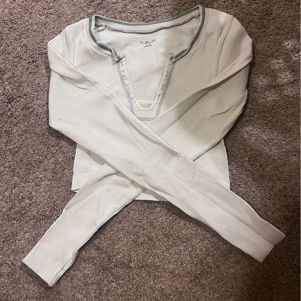 URBAN OUTFITTERS GO FOR GOLD LONG SLEEVE